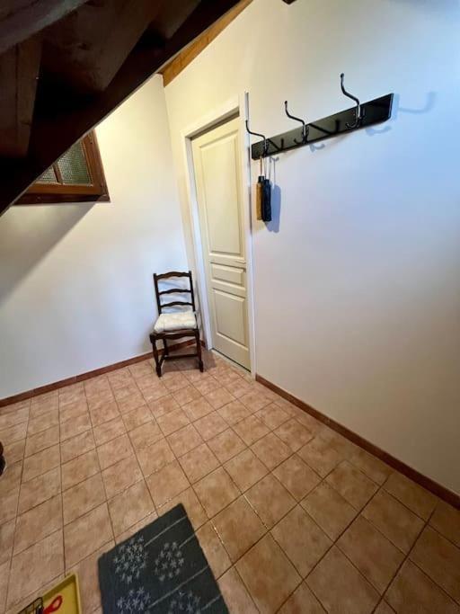 La Petite Ourse Maison De Village A Oust Extérieur photo