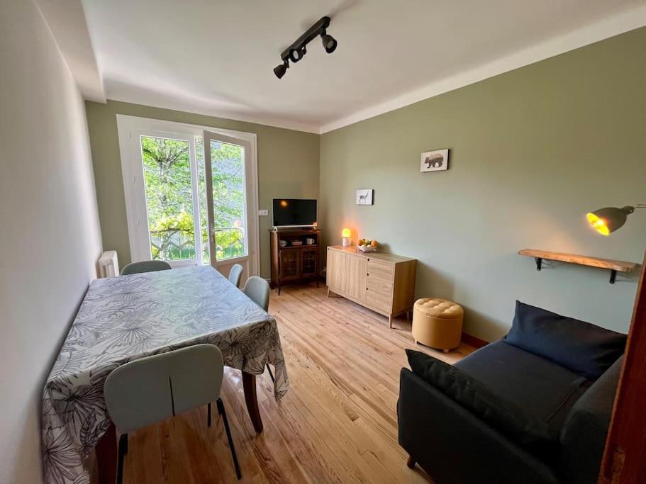 La Petite Ourse Maison De Village A Oust Extérieur photo